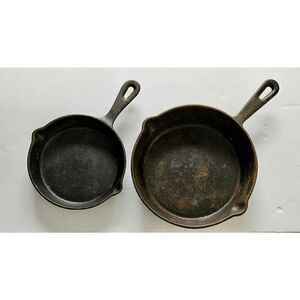 Pair Matching Vintage Hand Cast Iron Skillet 6" No. 2 / 8" No. 3 Spouted China